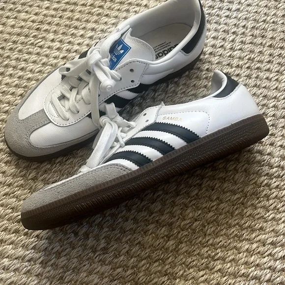 Adidas Sambas - Size US women’s 8 / men’s 6 - Picture 2 of 6